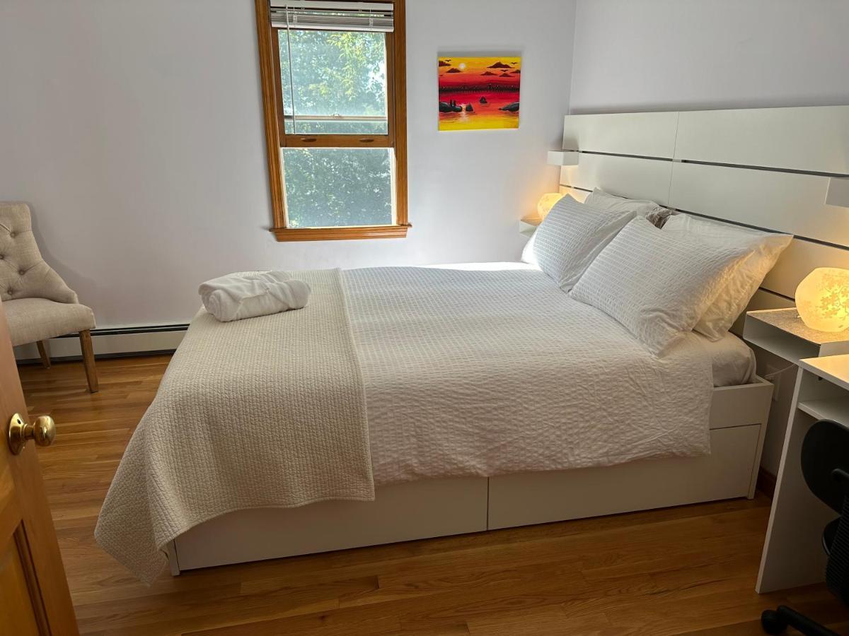 Room In Single Family House - Suburban Neighborhood In Boston Pokoj fotografie