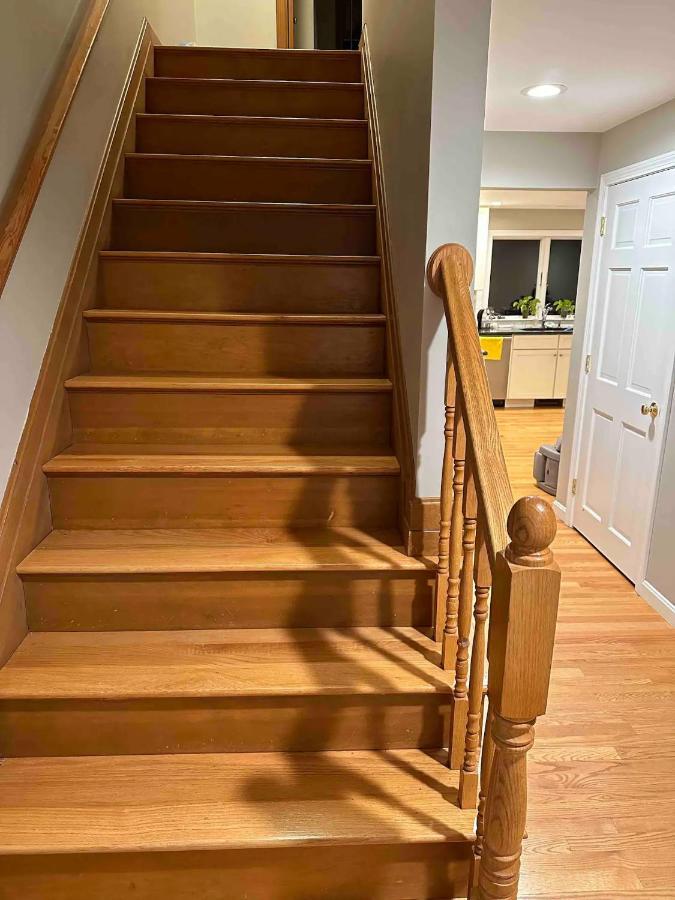 Room In Single Family House - Suburban Neighborhood In Boston Exteriér fotografie