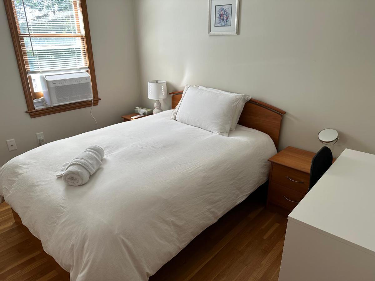 Room In Single Family House - Suburban Neighborhood In Boston Pokoj fotografie