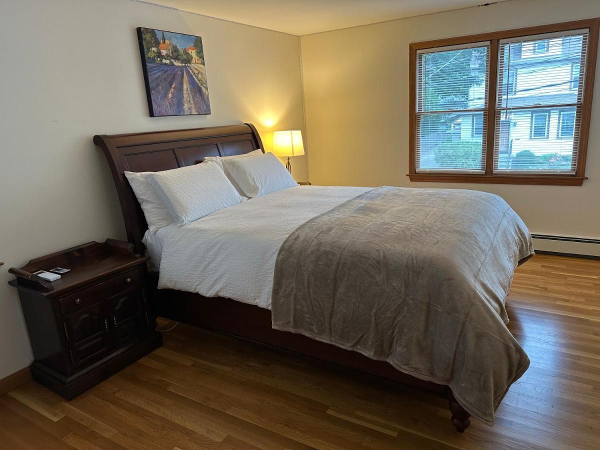 Room In Single Family House - Suburban Neighborhood In Boston Pokoj fotografie
